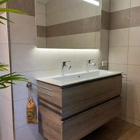 Vakantiehuis Comfortabele Woonark Met Binnen En Buiten Haard En Bbq! Nederhemert